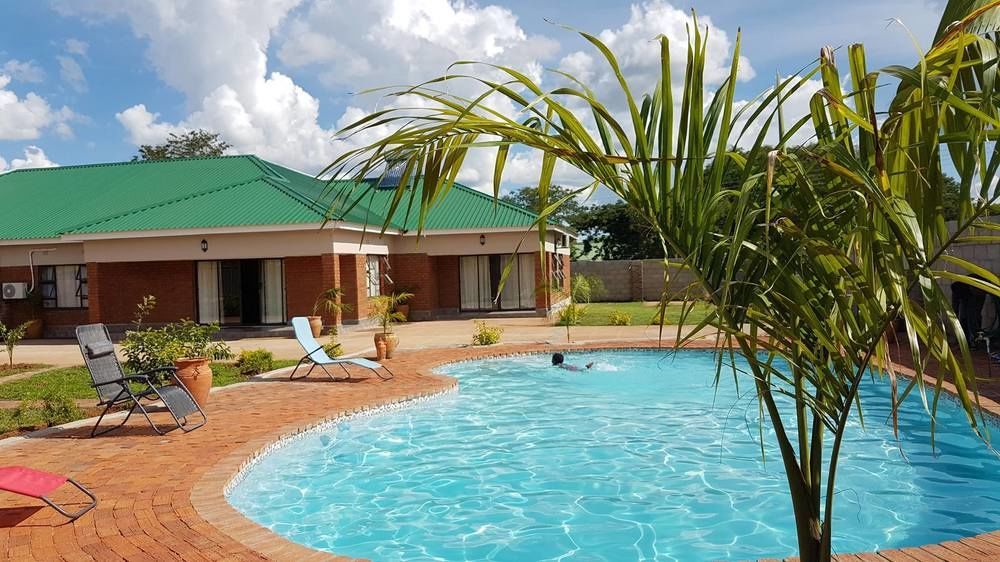 Dzimbahwe Guest Lodge Victoria Falls Exteriör bild